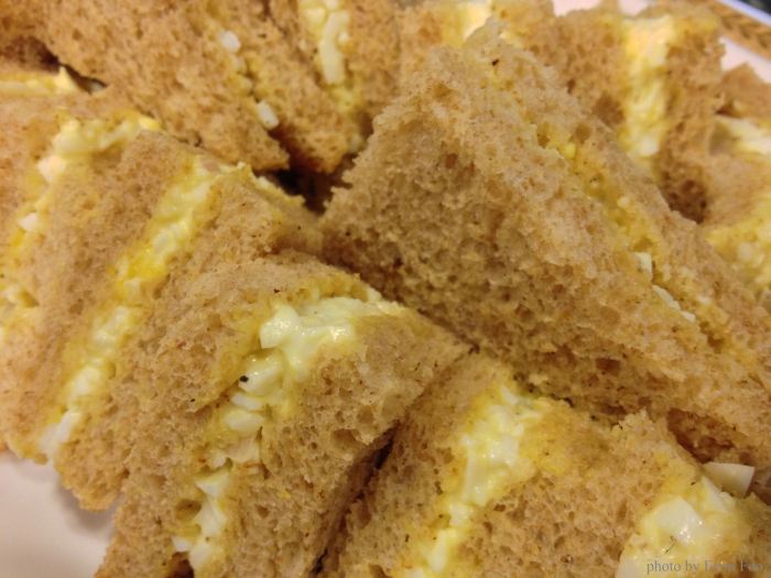 dad prepared the tasty egg sandwiches with mum's home-made bread