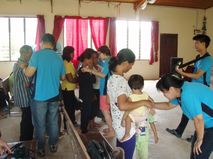 ministry time - prayers for the local folks better brush up our Malay for the next mission trip so that we can be part of this!