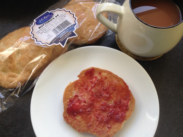 I missed the Aberdeen rolls/butteries (I'll work on the calories when I get home) I managed to buy a couple of packets to bring home with healthier ingredients such as oat etc. and without the fat!