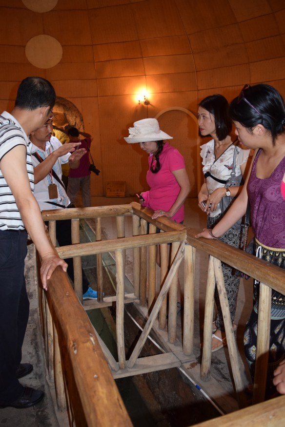 guide explaining to us how it works...