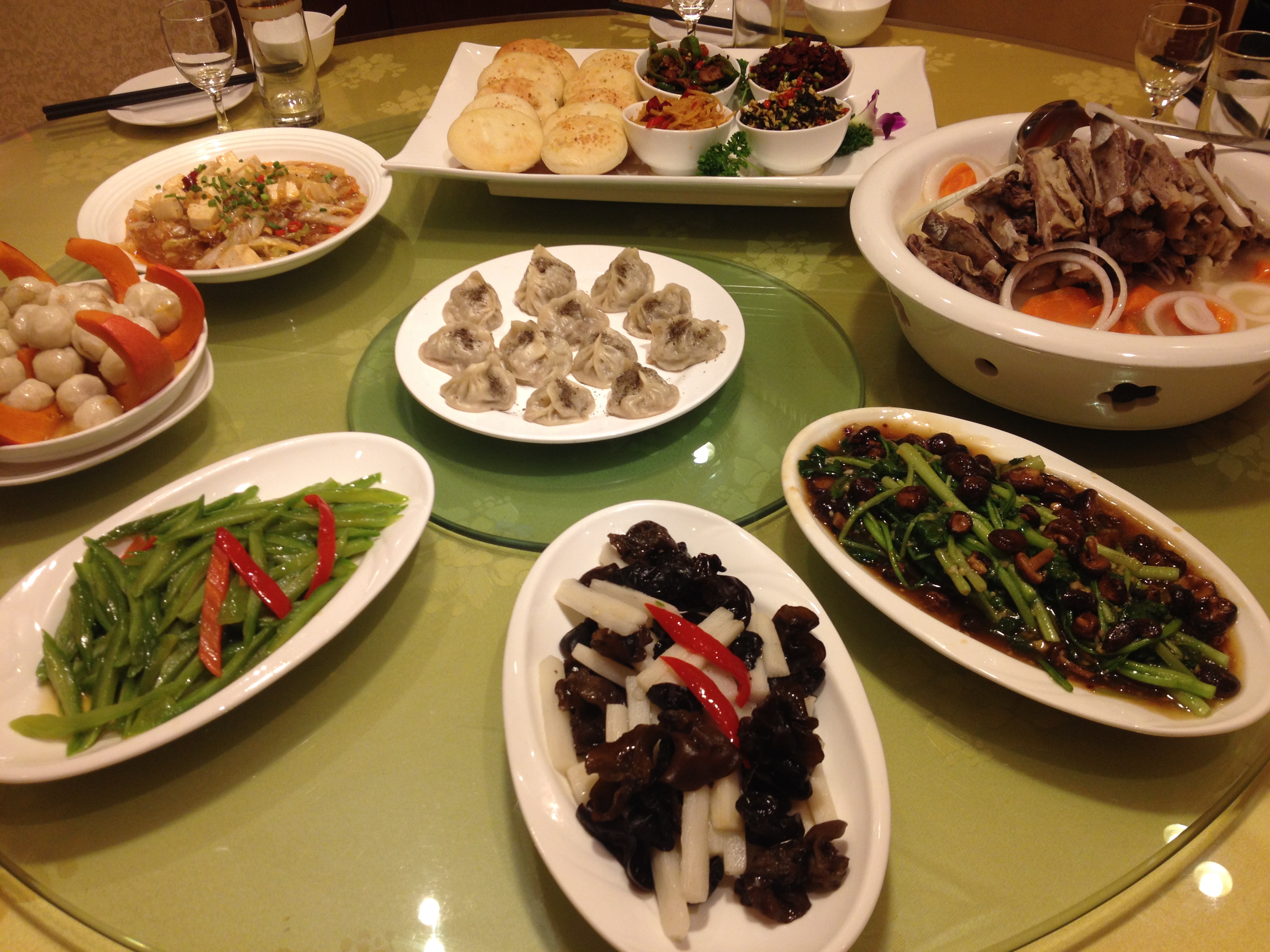 we were given the freedom to order what we wanted to eat on the last night and we requested to go back to the first restaurant that we were taken to on our arrival as we liked the boiled then fried and drizzled with syrup dumplings (湯圓) filled with sesame paste accompanied with pumpkin very much.   These were only half of what they normally ordered and still, we couldn't finish all!